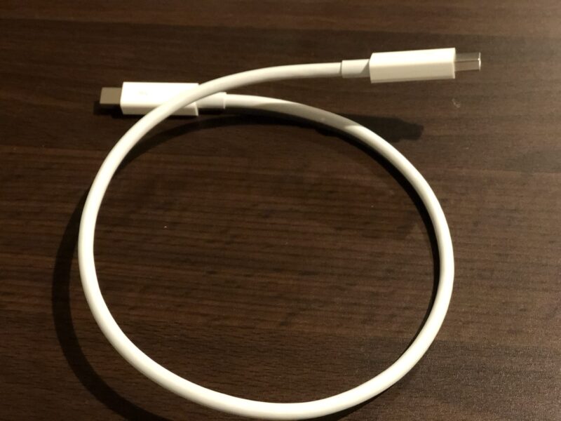  Apple Thunderboltケーブル (0.5 m)