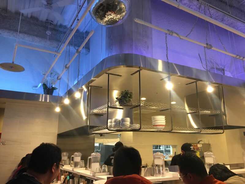 メン エイジ フルの店内